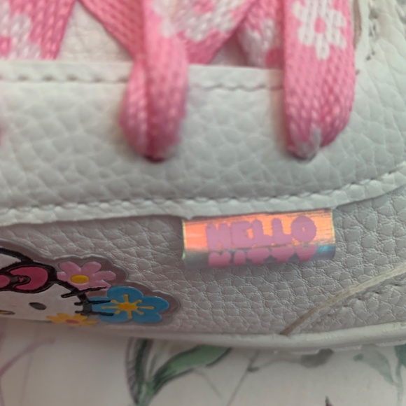 Hello Kitty Size 6 Kids or 8 Women’s Sneakers - Picture 3 of 9